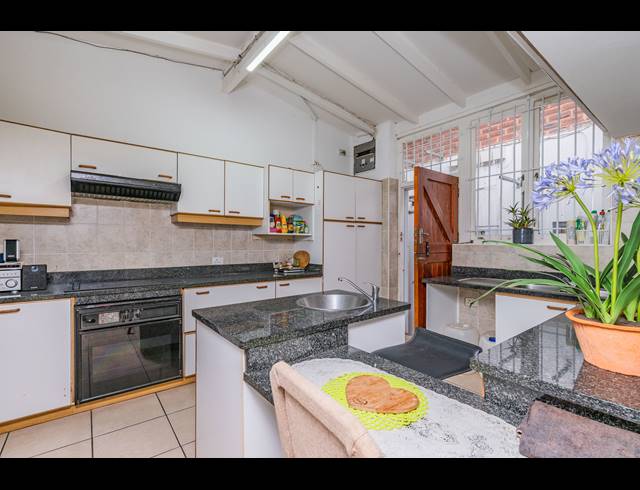 6 BEDROOM HOUSE SOLD IN WESTVILLE